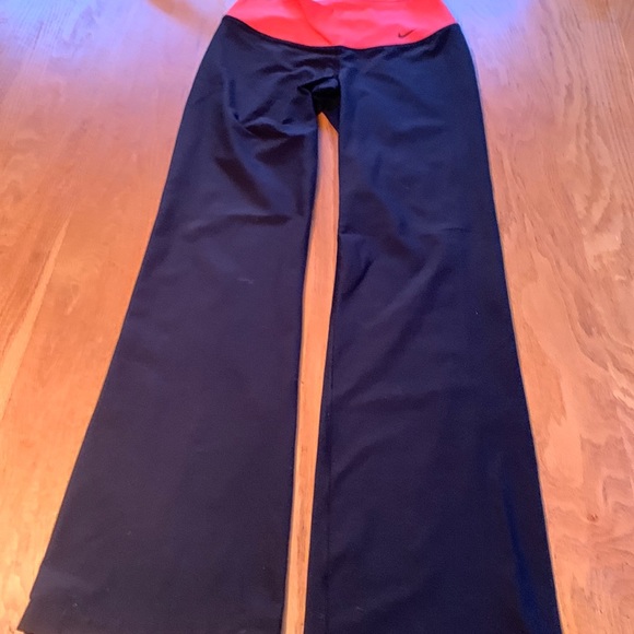 Nike Women’s Yoga Pants - Picture 3 of 8